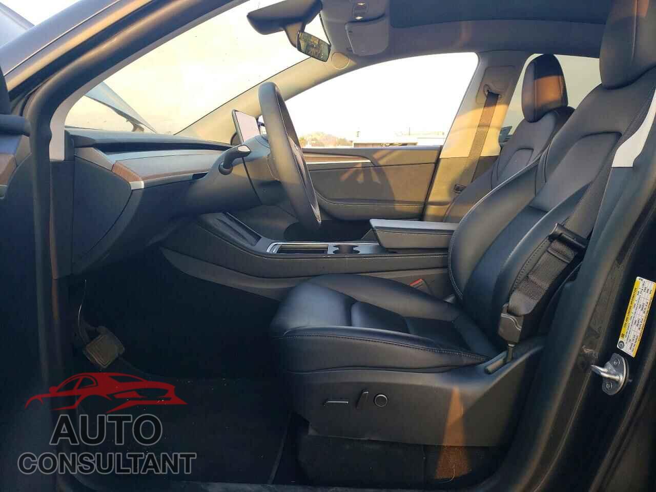 TESLA MODEL Y 2024 - 7SAYGDED0RF047452