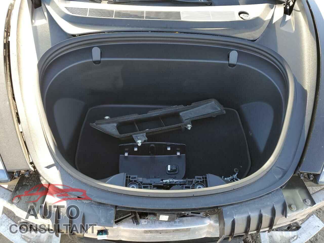 TESLA MODEL 3 2018 - 5YJ3E1EB0JF093961