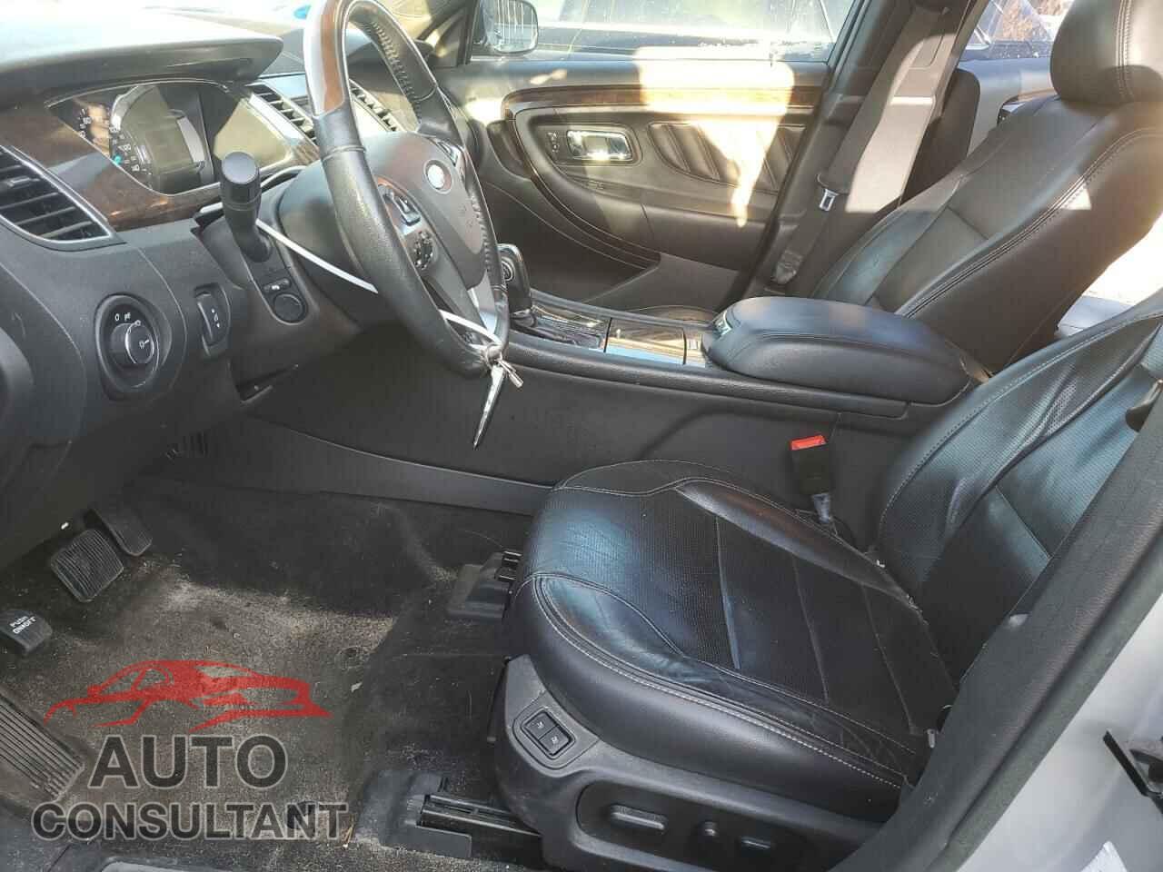 FORD TAURUS 2018 - 1FAHP2F80JG129491
