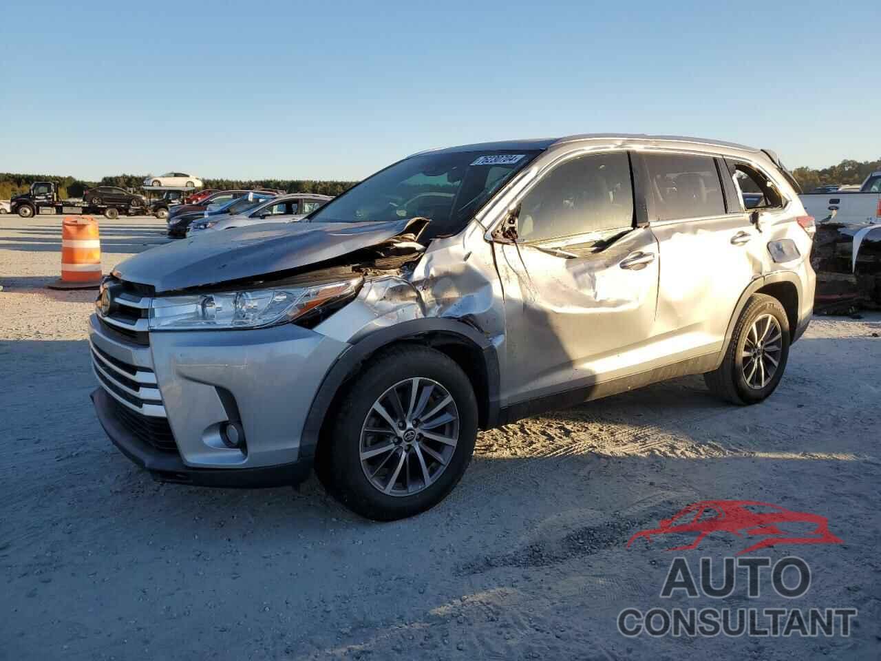 TOYOTA HIGHLANDER 2019 - 5TDKZRFH9KS561958