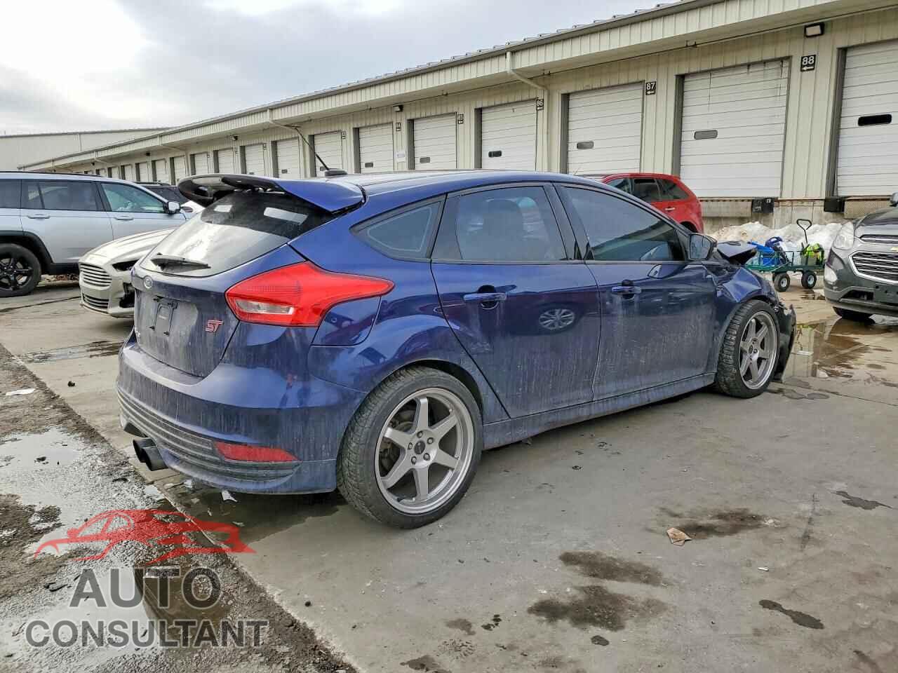 FORD FOCUS 2017 - 1FADP3L99HL213652
