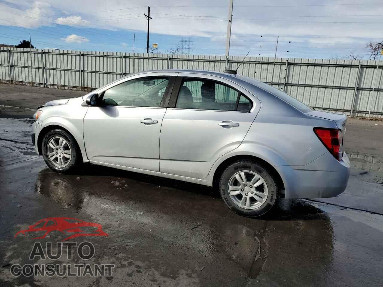 CHEVROLET SONIC 2015 - 1G1JC5SB7F4160846