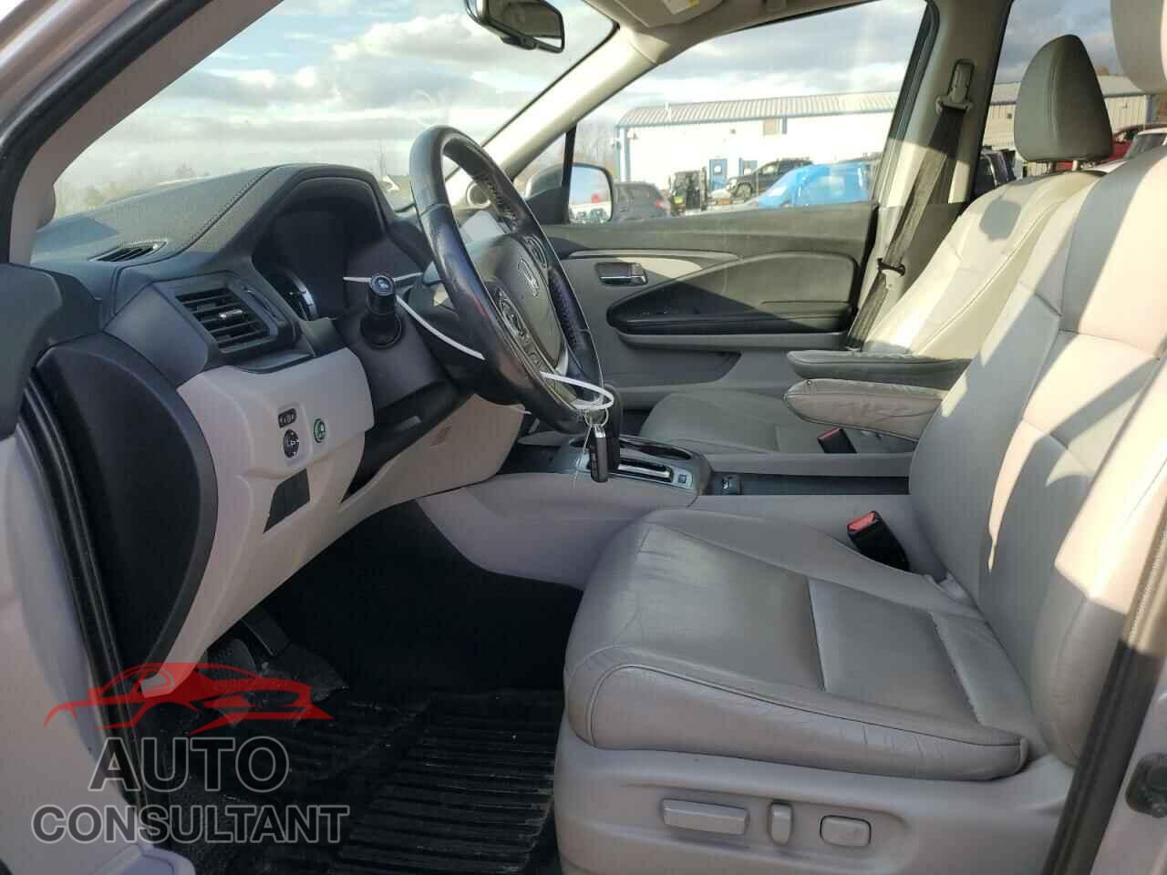 HONDA PILOT 2017 - 5FNYF6H5XHB090419
