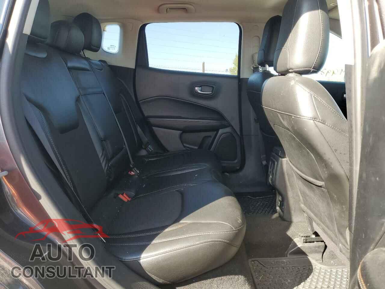JEEP COMPASS 2018 - 3C4NJDBB1JT479610