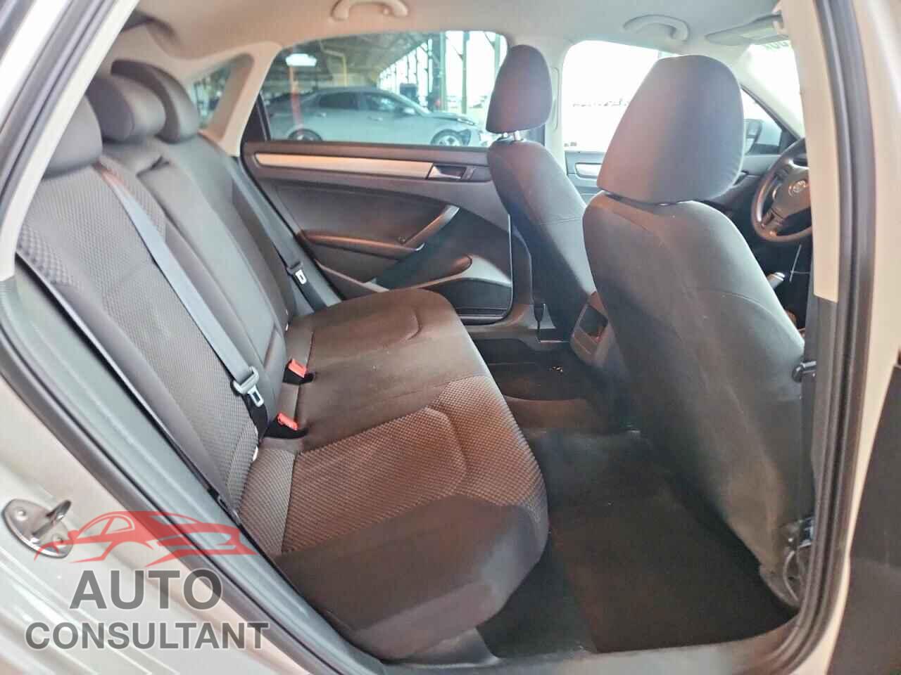 VOLKSWAGEN PASSAT 2014 - 1VWAT7A35EC022852