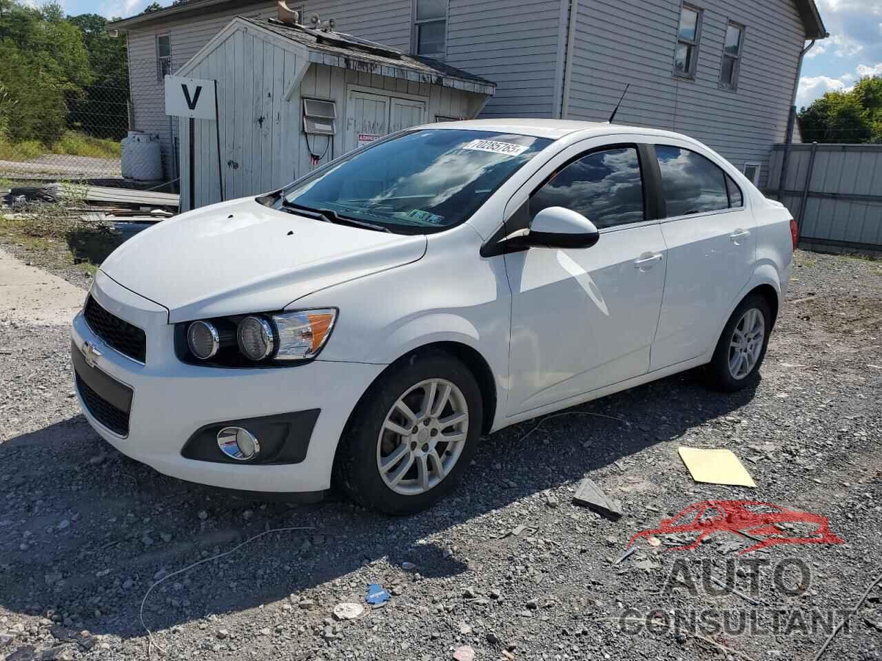 CHEVROLET SONIC 2013 - 1G1JC5SG2D4172377