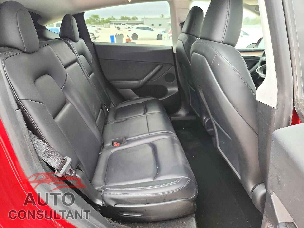 TESLA MODEL Y 2024 - 7SAYGAEE8RF005683