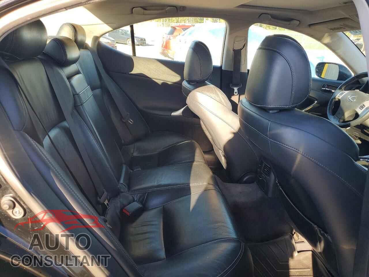 LEXUS IS 2011 - JTHCF5C24B5048126