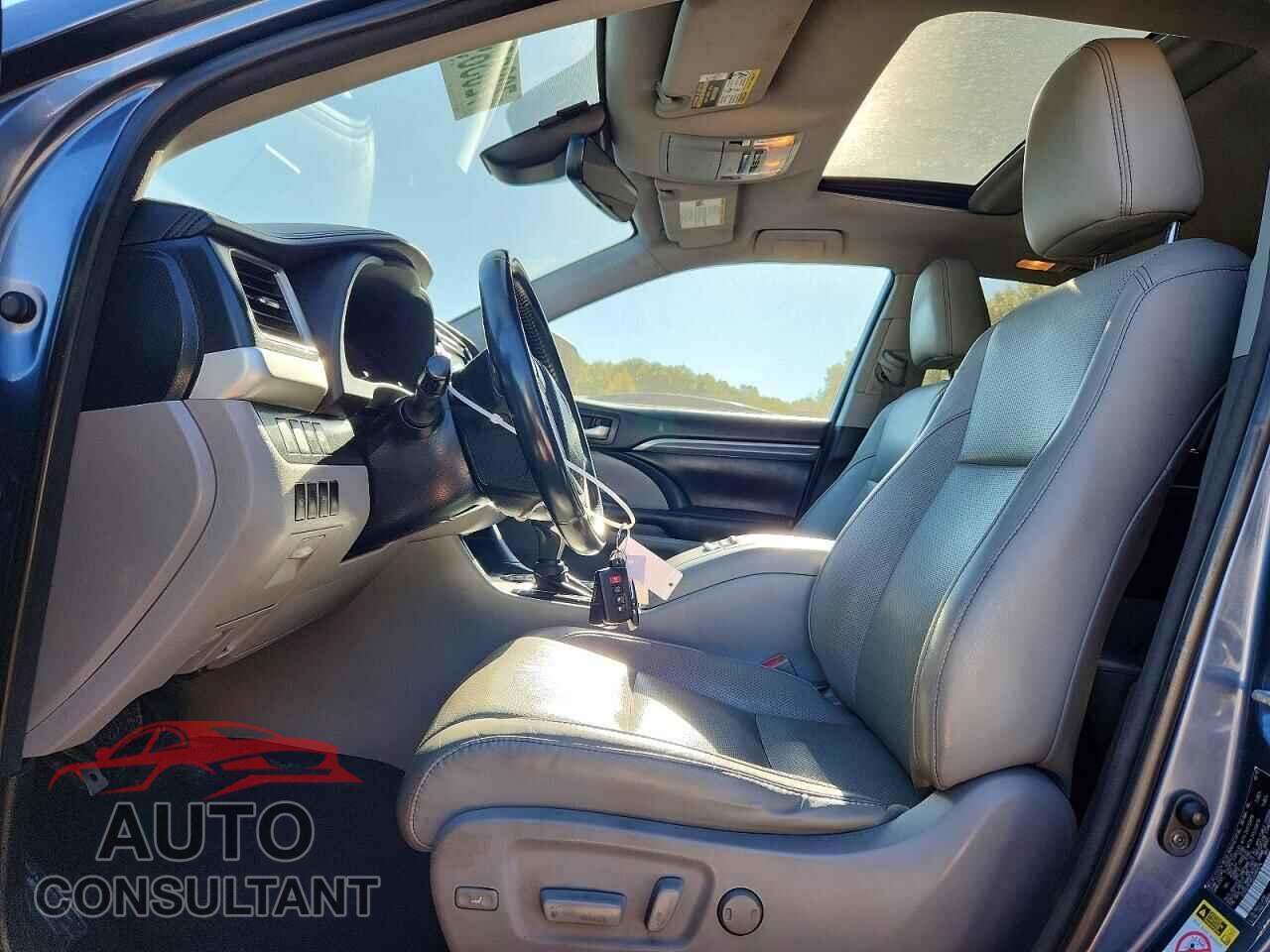 TOYOTA HIGHLANDER 2018 - 5TDDZRFH9JS487674