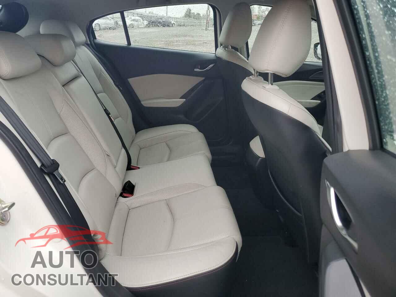 MAZDA 3 2018 - 3MZBN1M3XJM230161