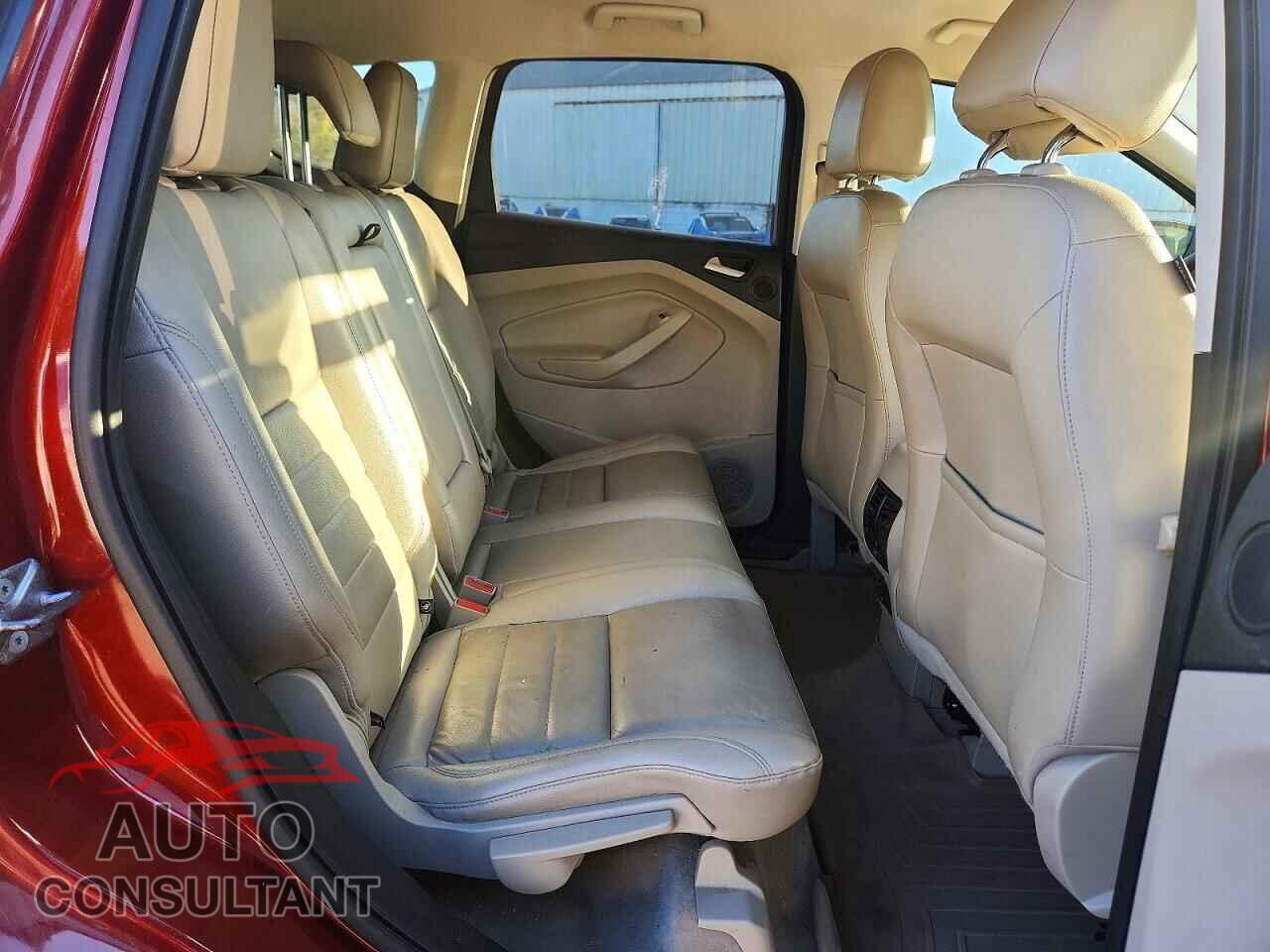 FORD ESCAPE 2016 - 1FMCU9J92GUC40927