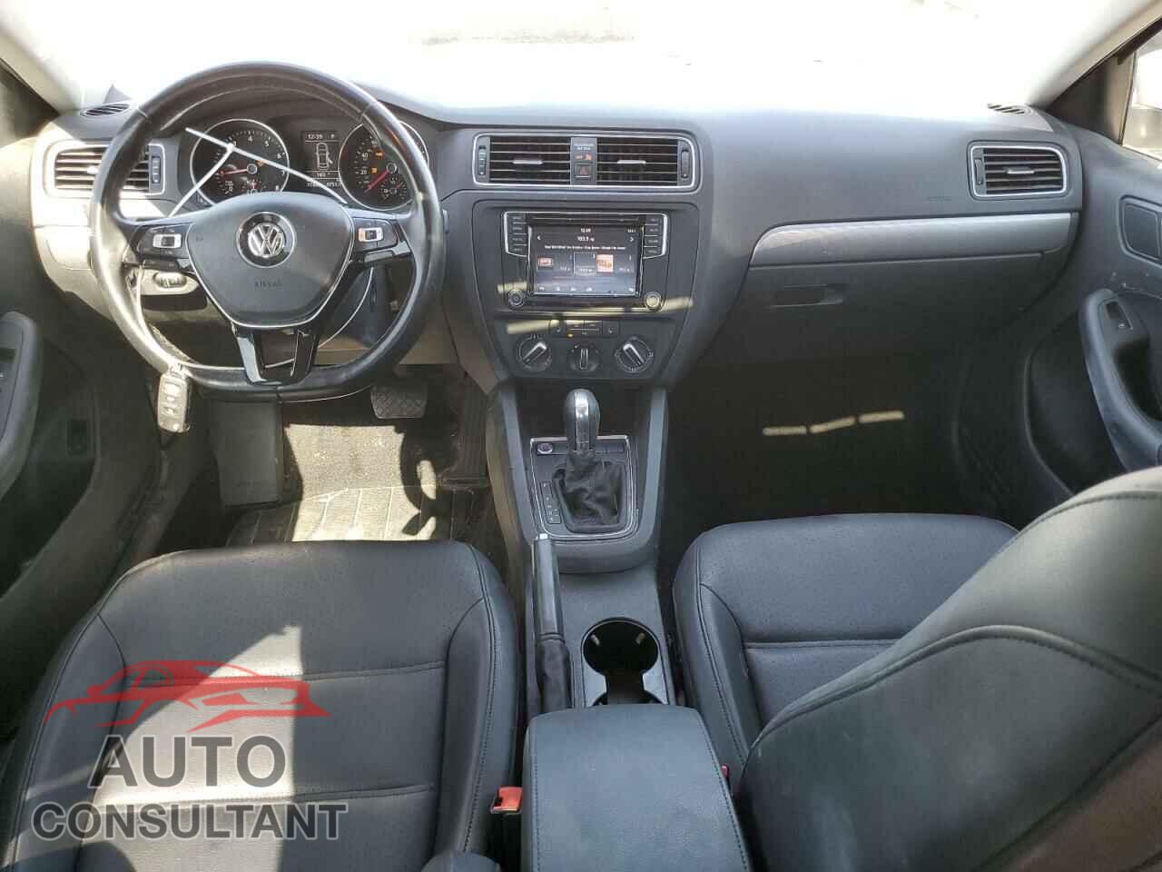 VOLKSWAGEN JETTA 2017 - 3VWDB7AJ0HM411884