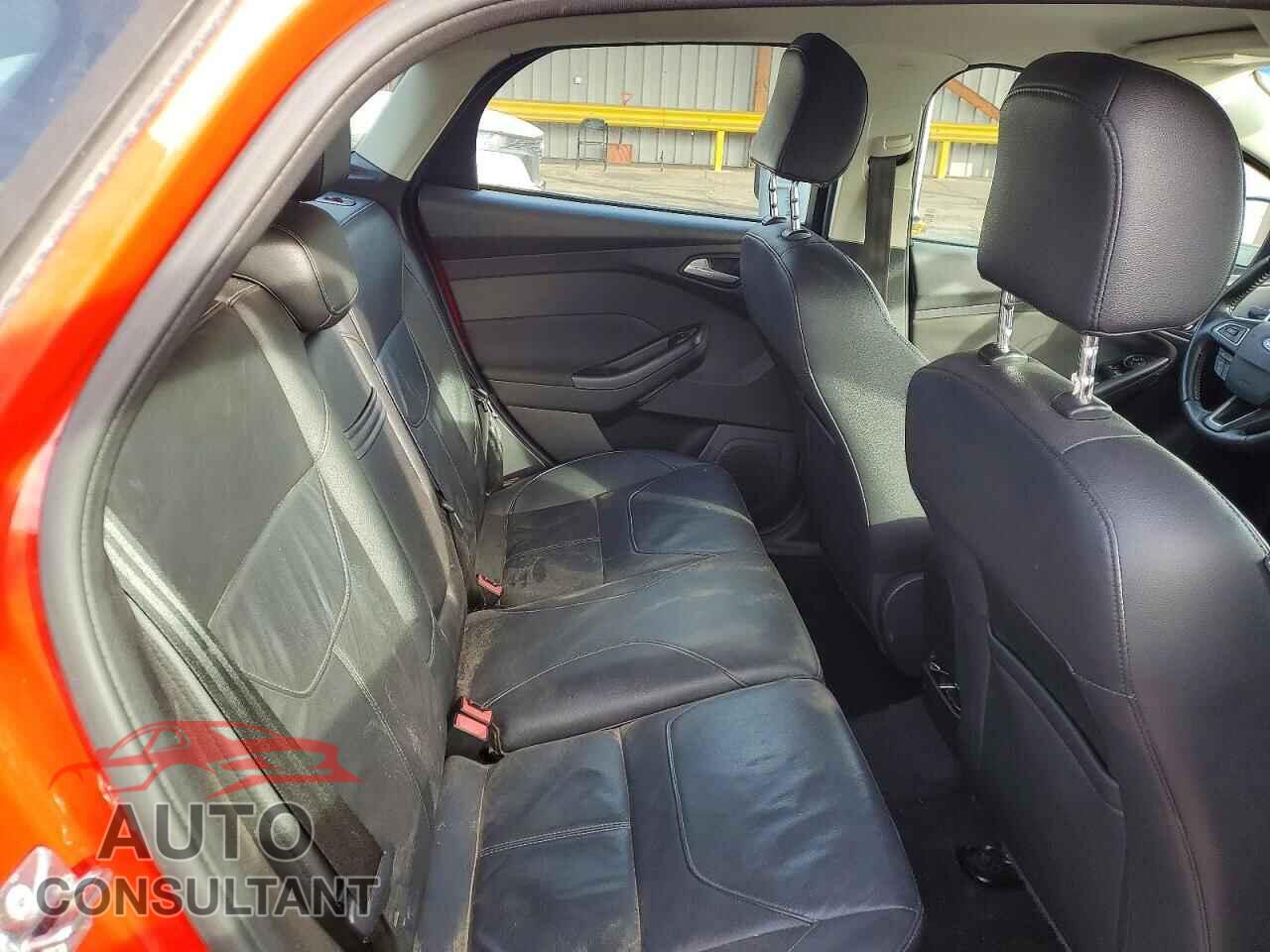 FORD FOCUS 2016 - 1FADP3K28GL215329