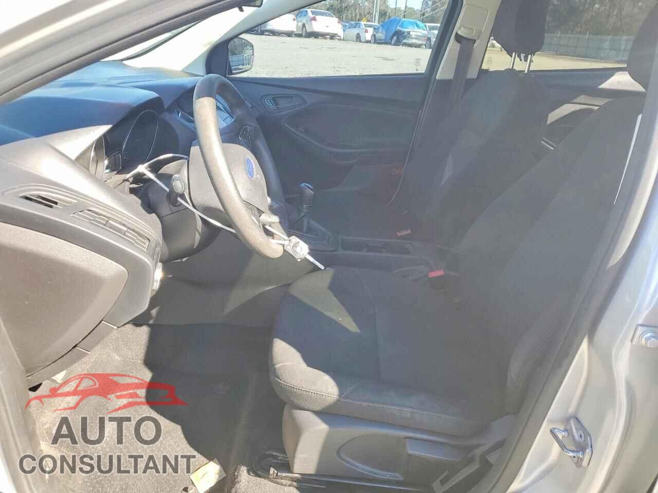 FORD FOCUS 2018 - 1FADP3E29JL321601