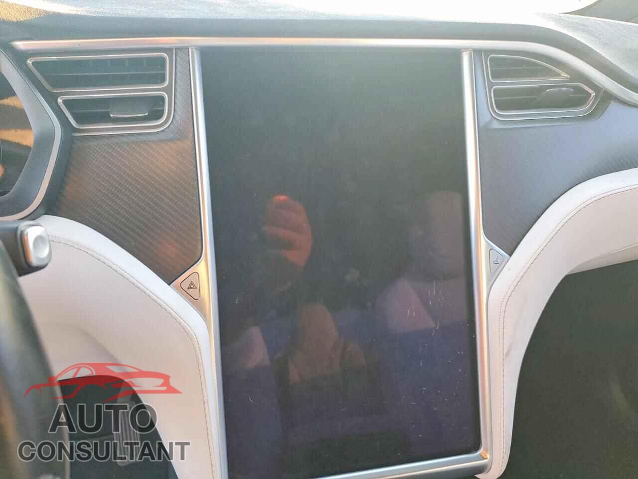TESLA MODEL X 2017 - 5YJXCAE23HF040222