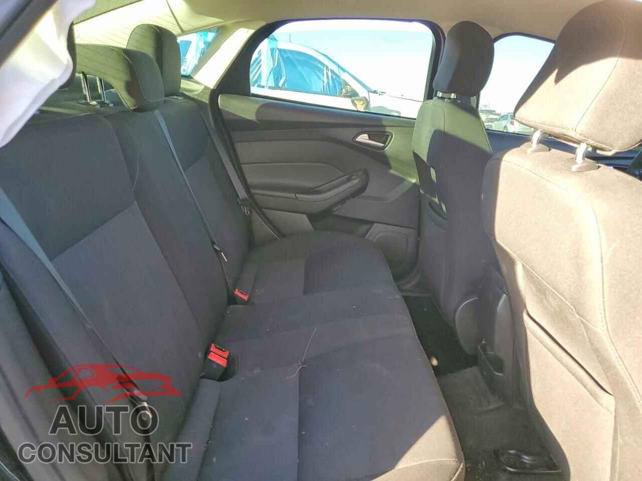 FORD FOCUS 2017 - 1FADP3F28HL258838