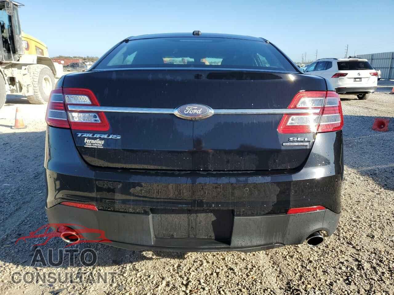 FORD TAURUS 2018 - 1FAHP2E89JG123318