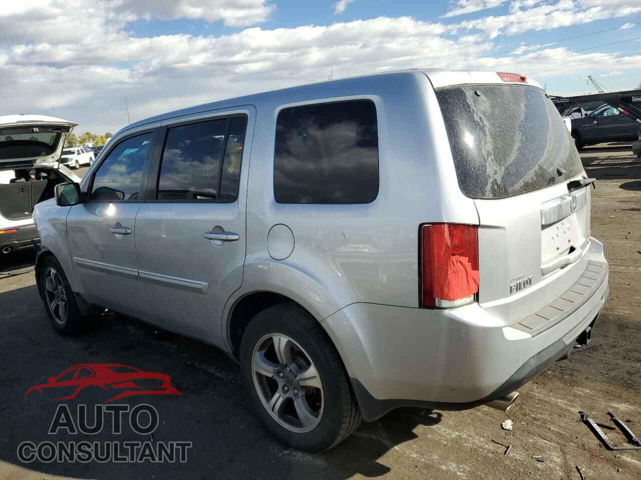 HONDA PILOT 2015 - 5FNYF4H36FB015068