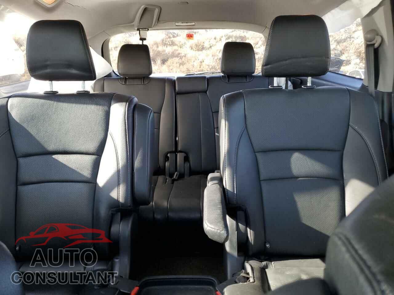 HONDA PILOT 2019 - 5FNYF6H04KB015906