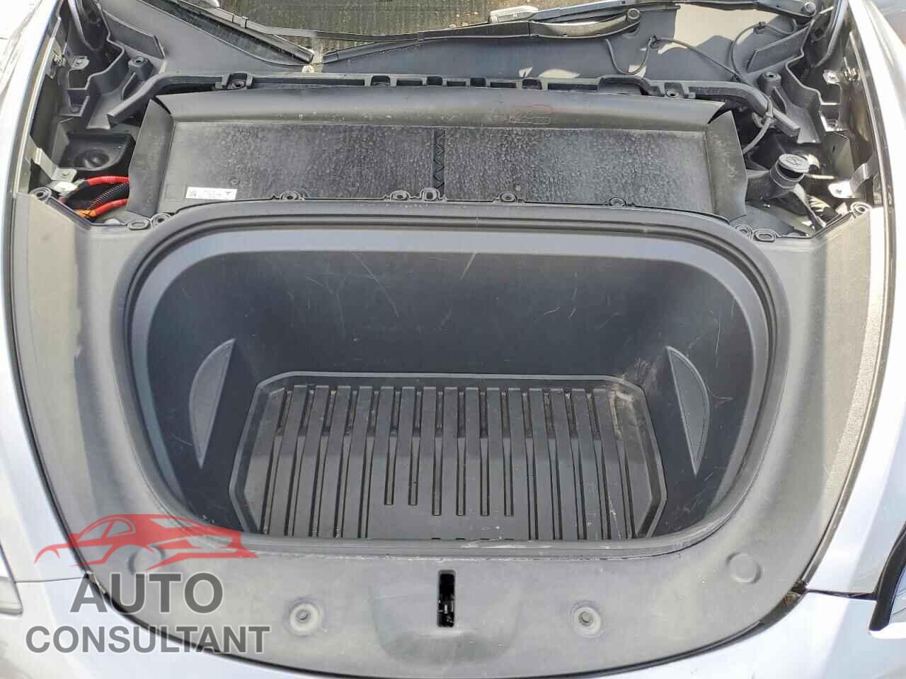 TESLA MODEL Y 2024 - 7SAYGAEE2RF168846