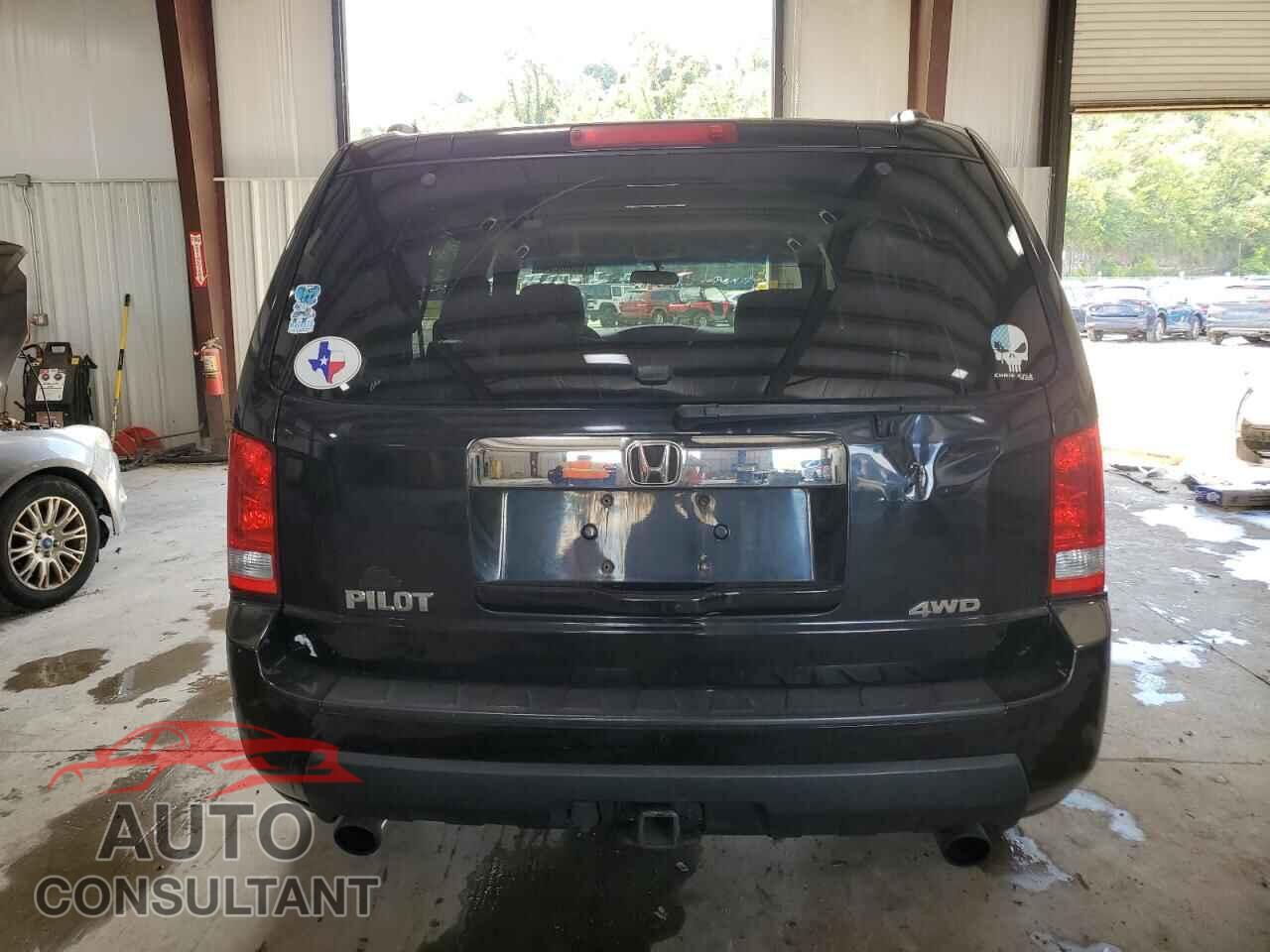 HONDA PILOT 2011 - 5FNYF4H42BB015877