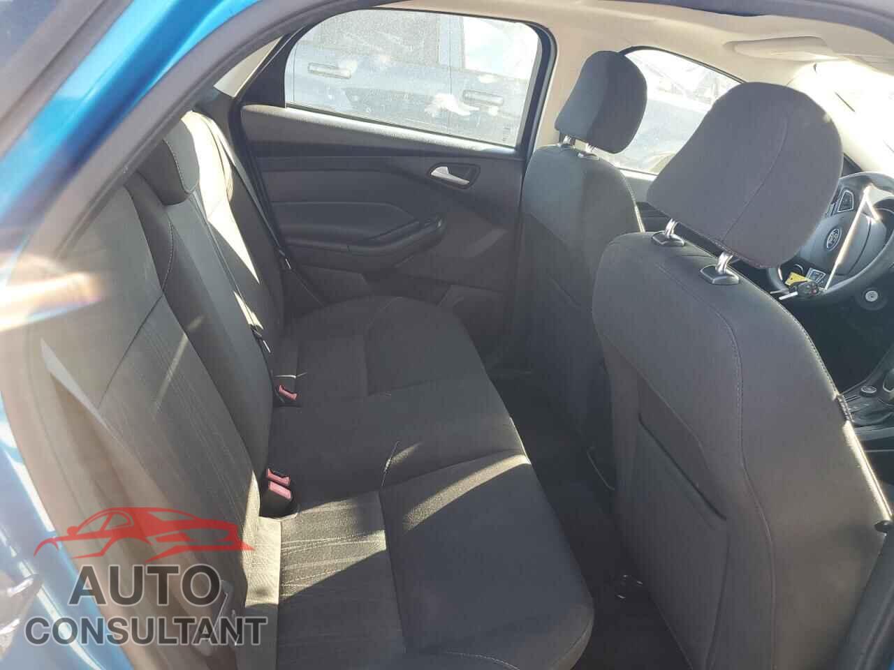 FORD FOCUS 2015 - 1FADP3F20FL228942