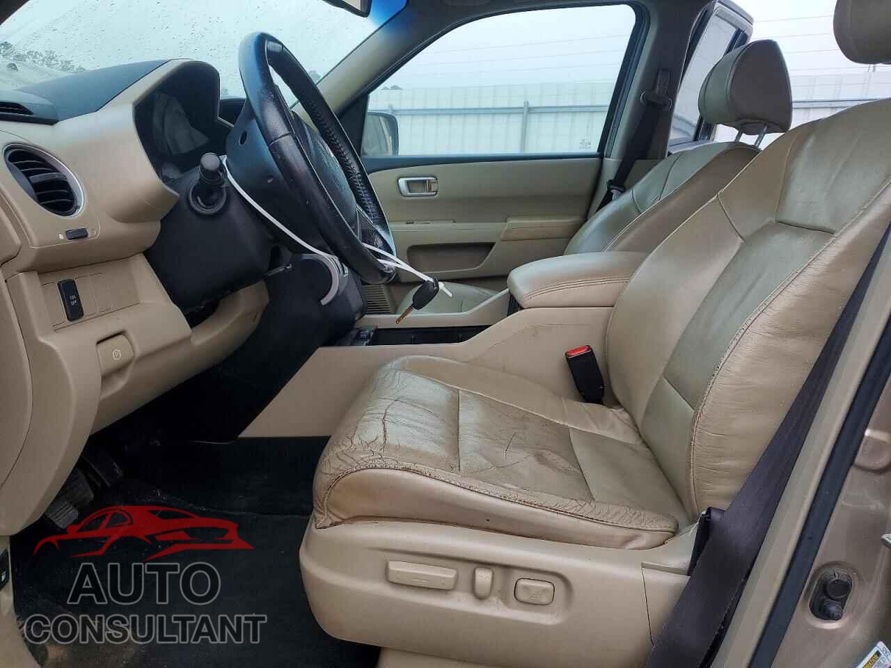 HONDA PILOT 2010 - 5FNYF4H53AB007732