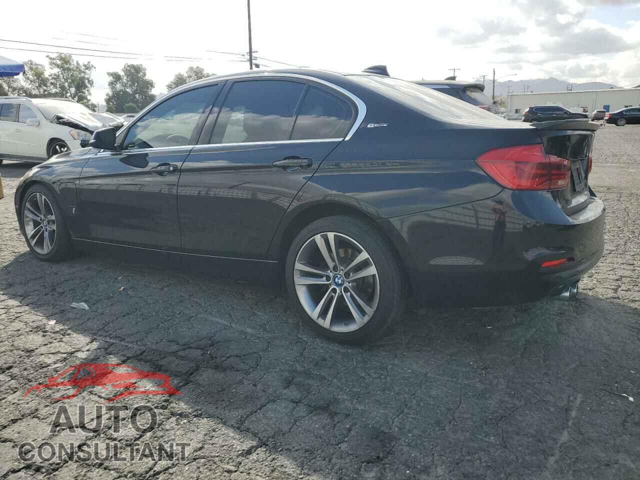 BMW 3 SERIES 2018 - WBA8E1C52JA165624