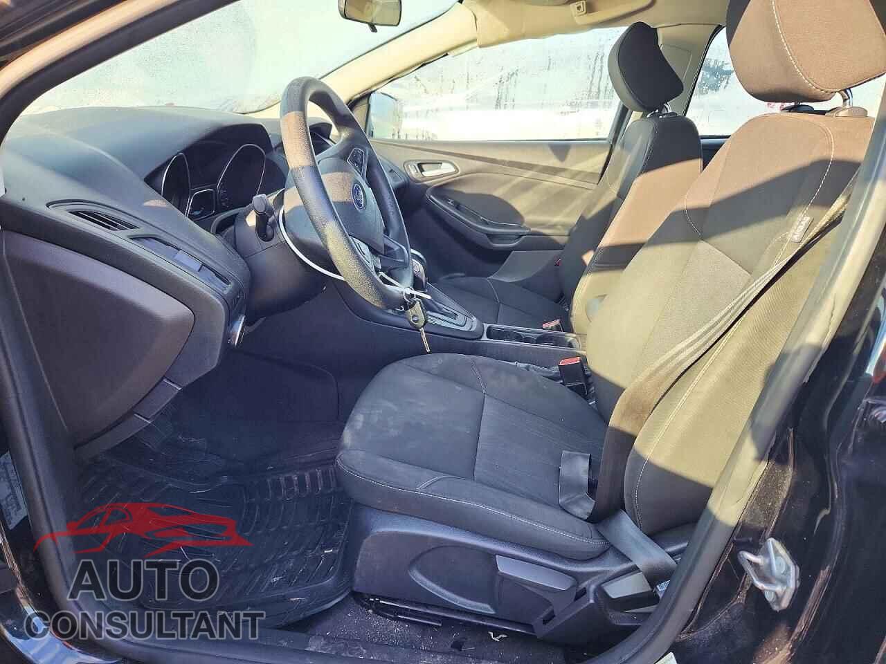 FORD FOCUS 2015 - 1FADP3F28FL203948