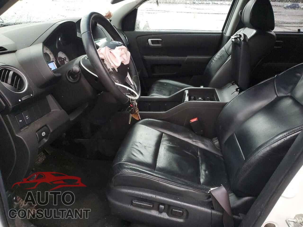 HONDA PILOT 2011 - 5FNYF4H96BB084180