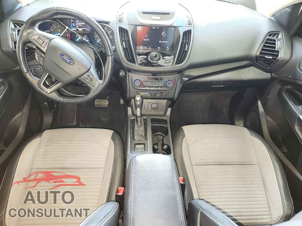 FORD ESCAPE 2017 - 1FMCU9JD5HUC46033
