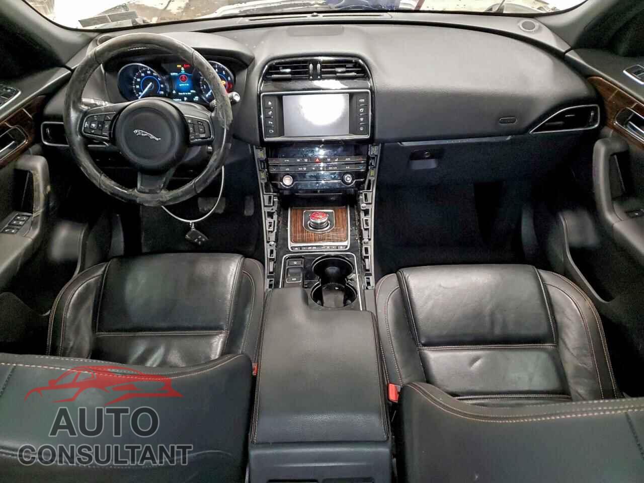 JAGUAR F-PACE 2017 - SADCK2BV8HA895811