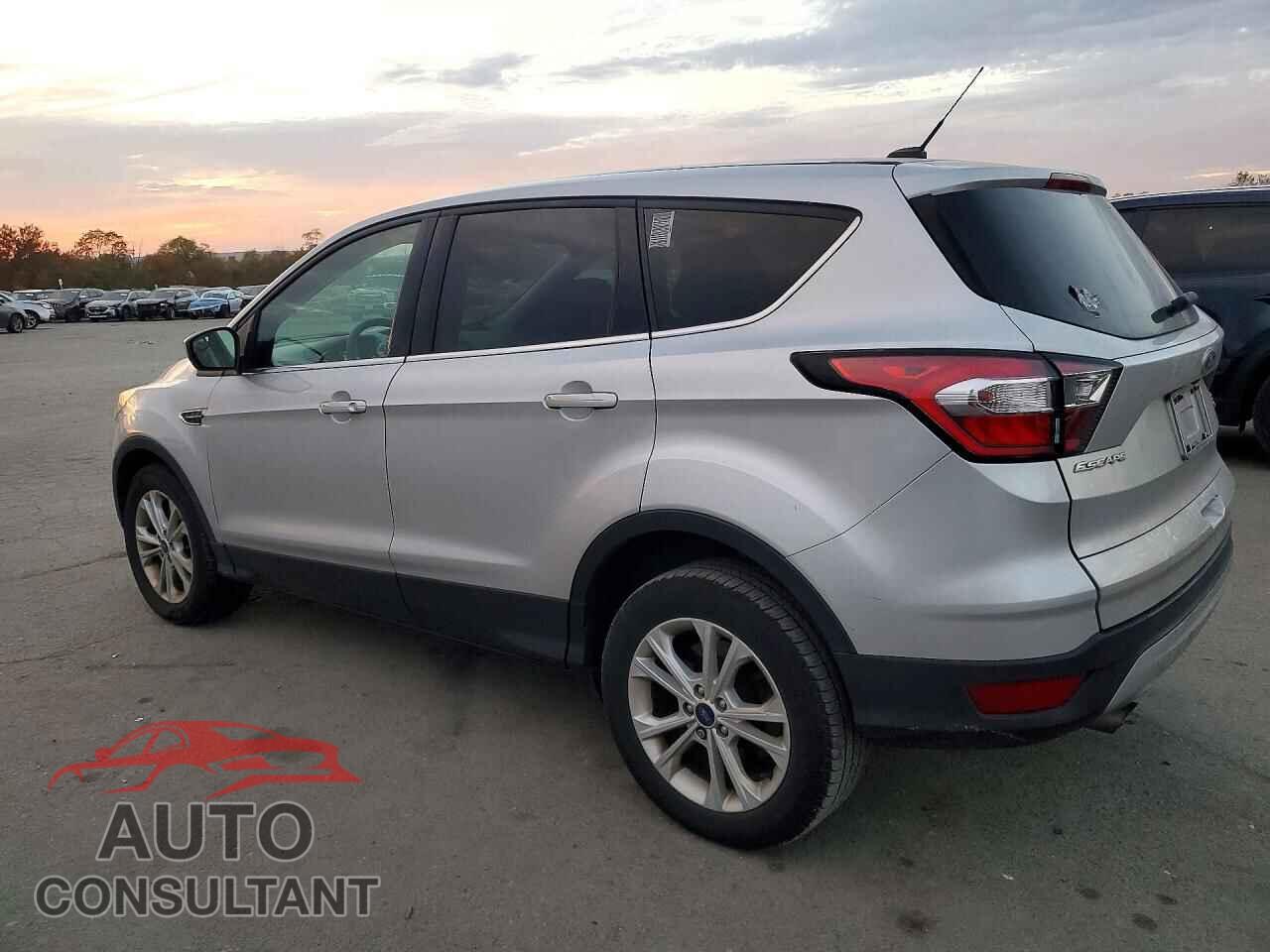 FORD ESCAPE 2017 - 1FMCU9GD5HUD71721