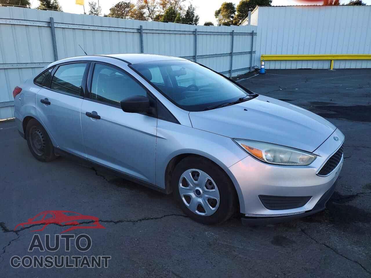 FORD FOCUS 2015 - 1FADP3E21FL301978