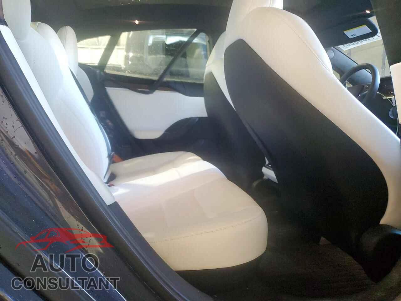 TESLA MODEL S 2023 - 5YJSA1E5XPF523487