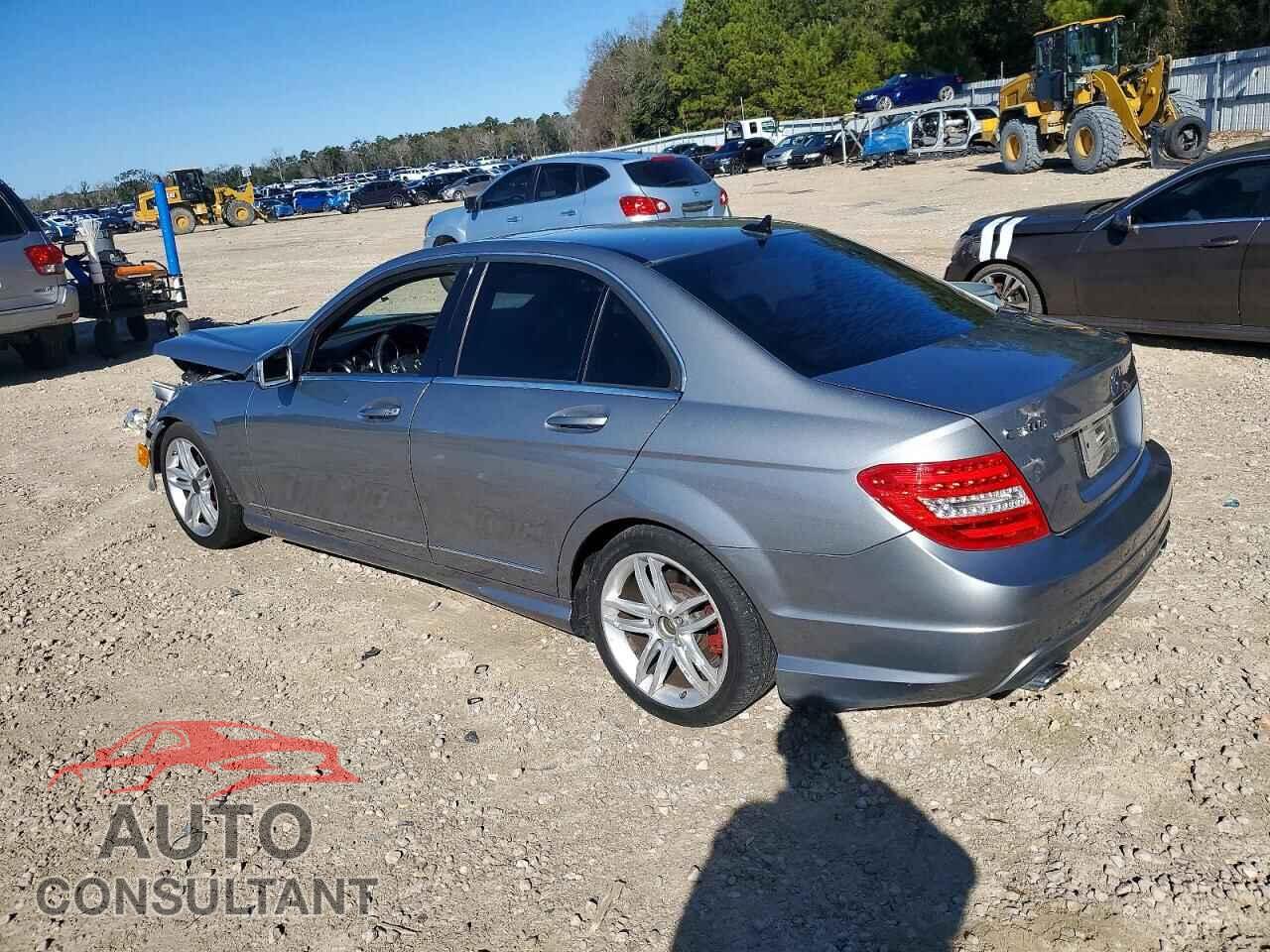 MERCEDES-BENZ C-CLASS 2012 - WDDGF8BB6CR231484