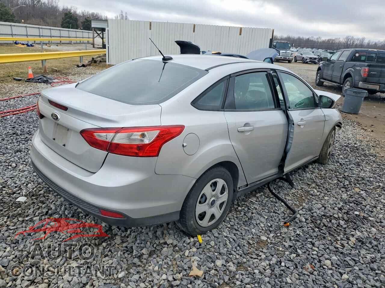 FORD FOCUS 2014 - 1FADP3E28EL362291