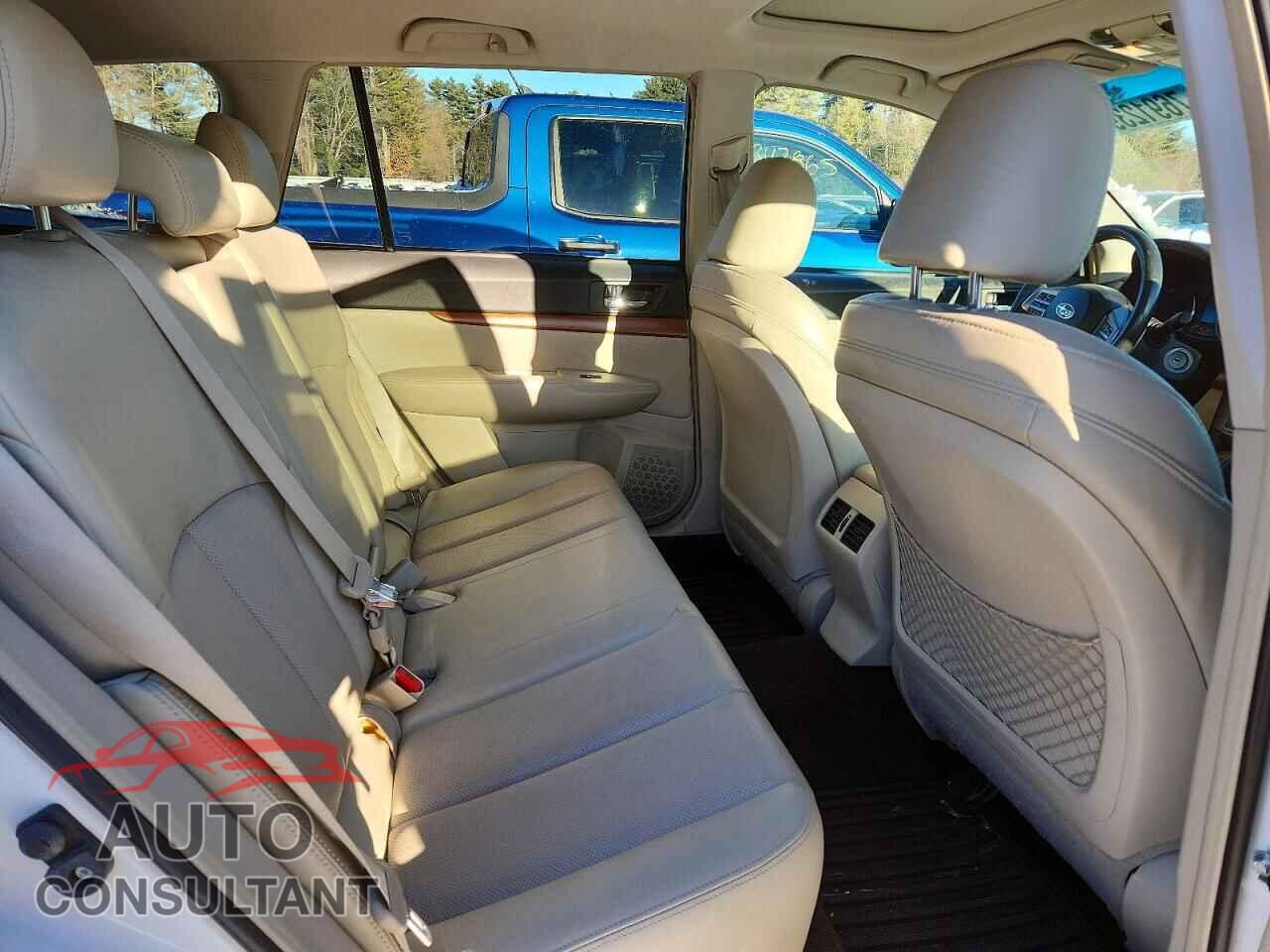 SUBARU OUTBACK 2013 - 4S4BRBKC5D3200230