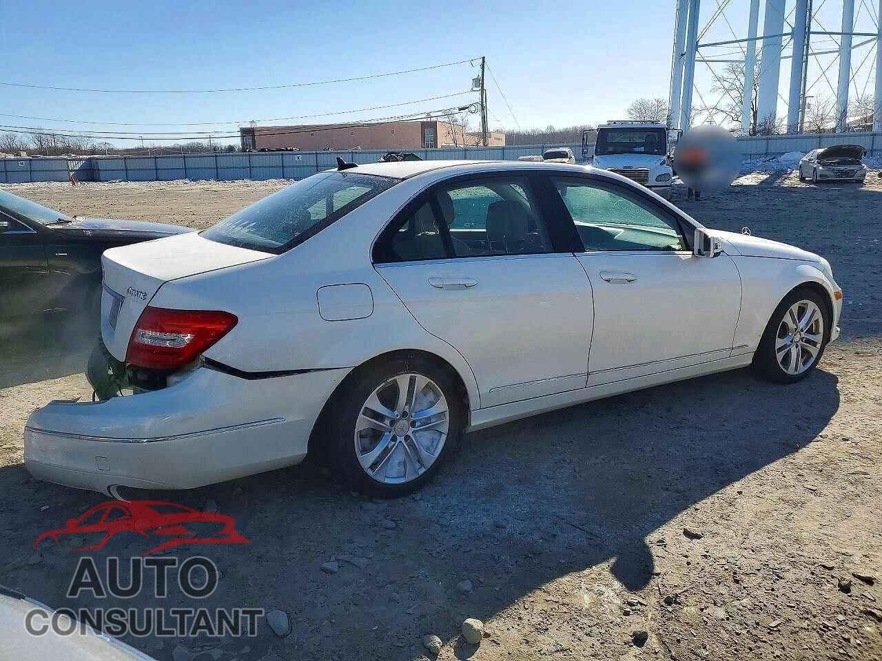 MERCEDES-BENZ C-CLASS 2012 - WDDGF8BB1CA601741
