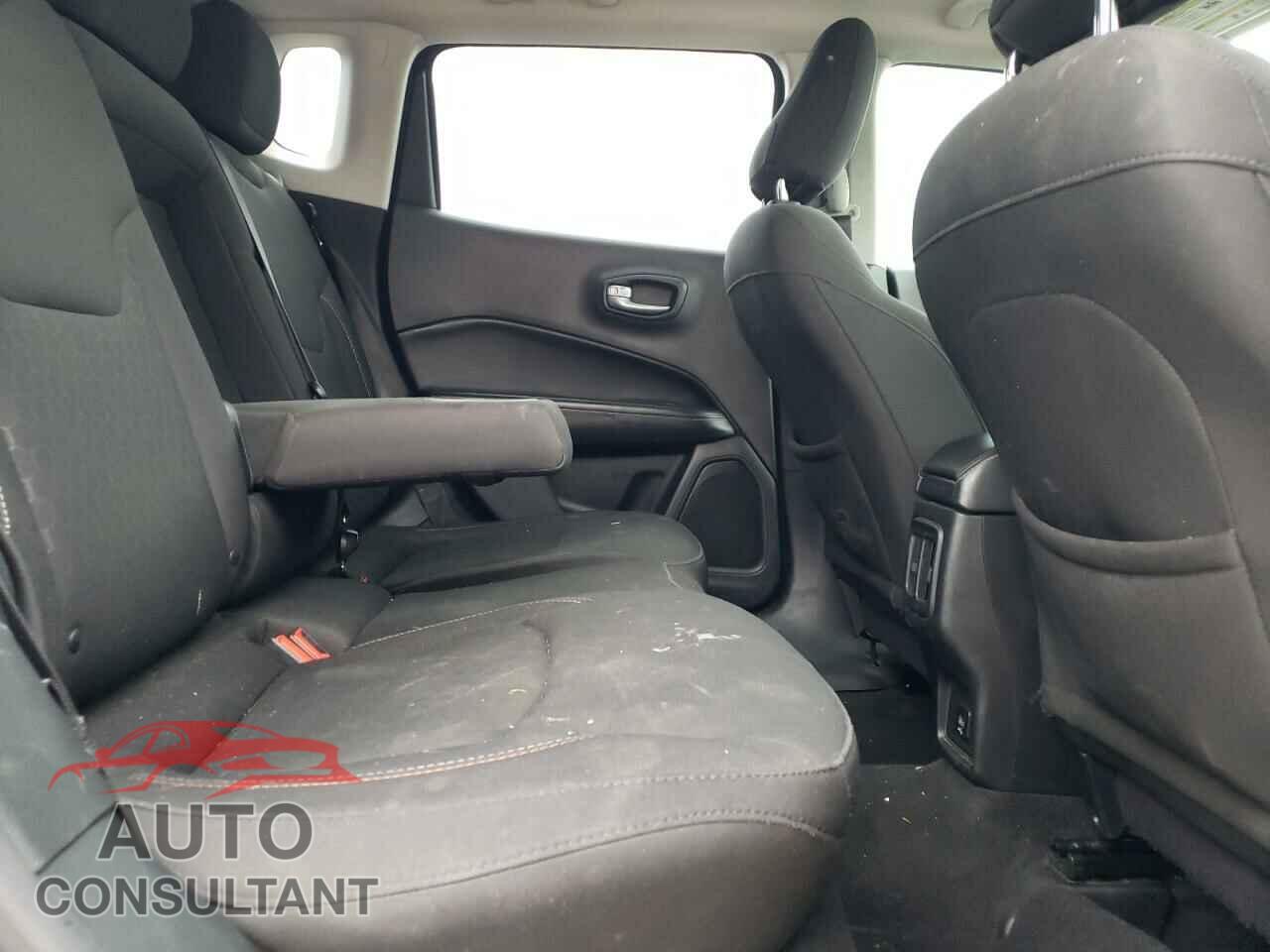 JEEP COMPASS 2018 - 3C4NJCAB3JT105530