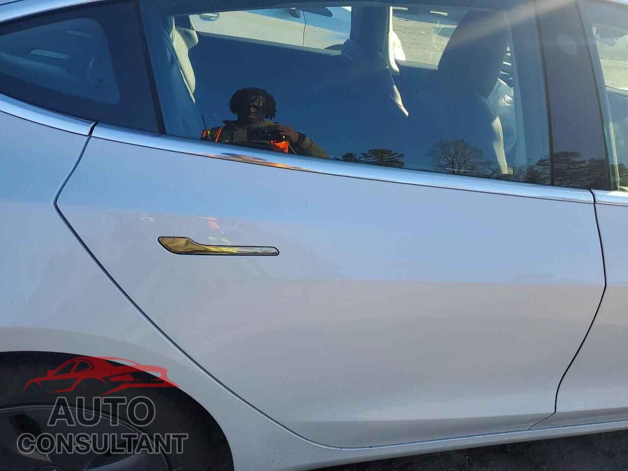 TESLA MODEL 3 2018 - 5YJ3E1EA1JF023408
