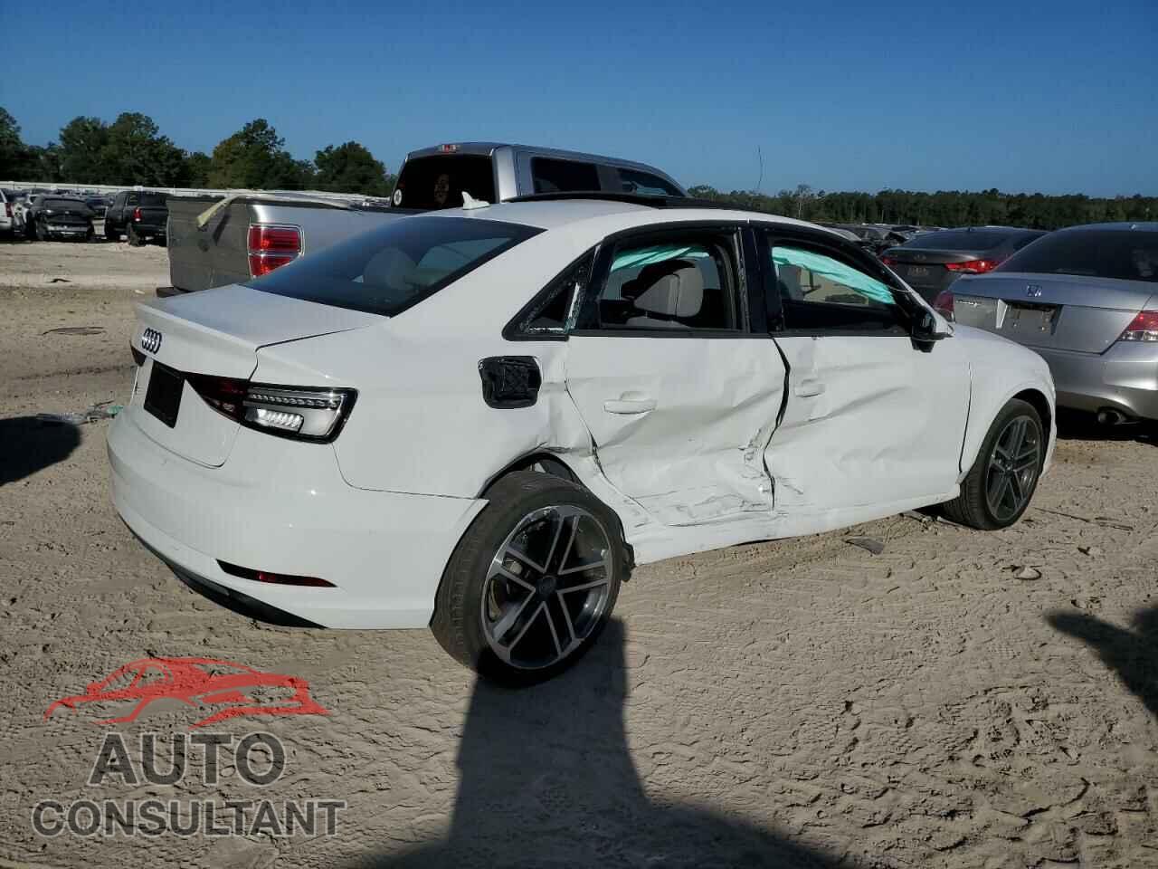 AUDI A3 2018 - WAUAUGFF8J1037030