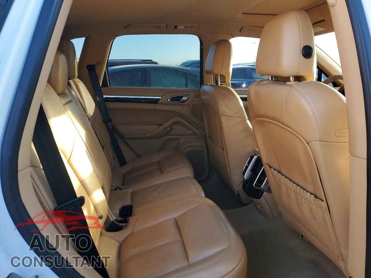 PORSCHE CAYENNE 2016 - WP1AA2A21GKA36869