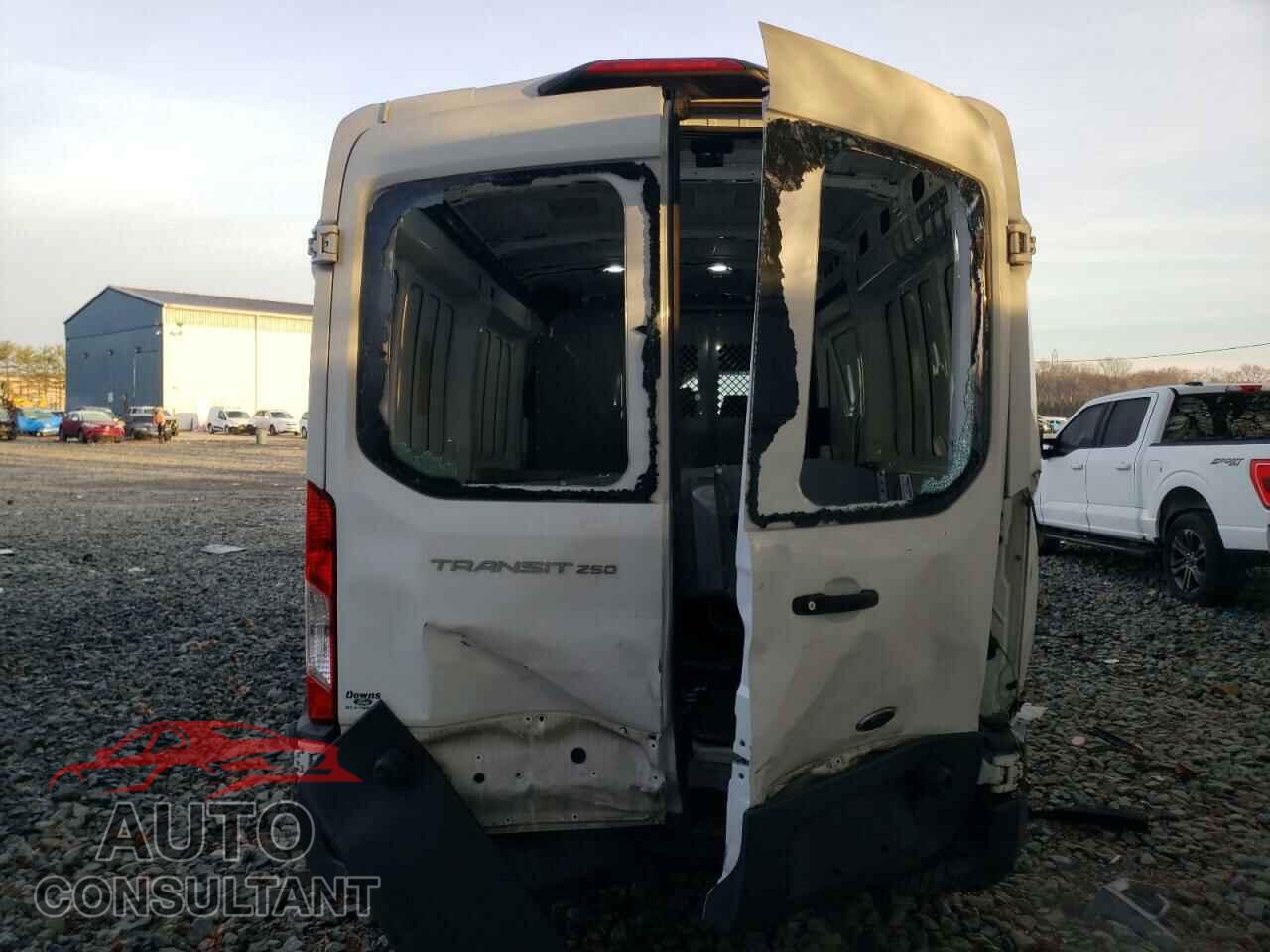 FORD TRANSIT 2018 - 1FTYR2CM7JKB24047