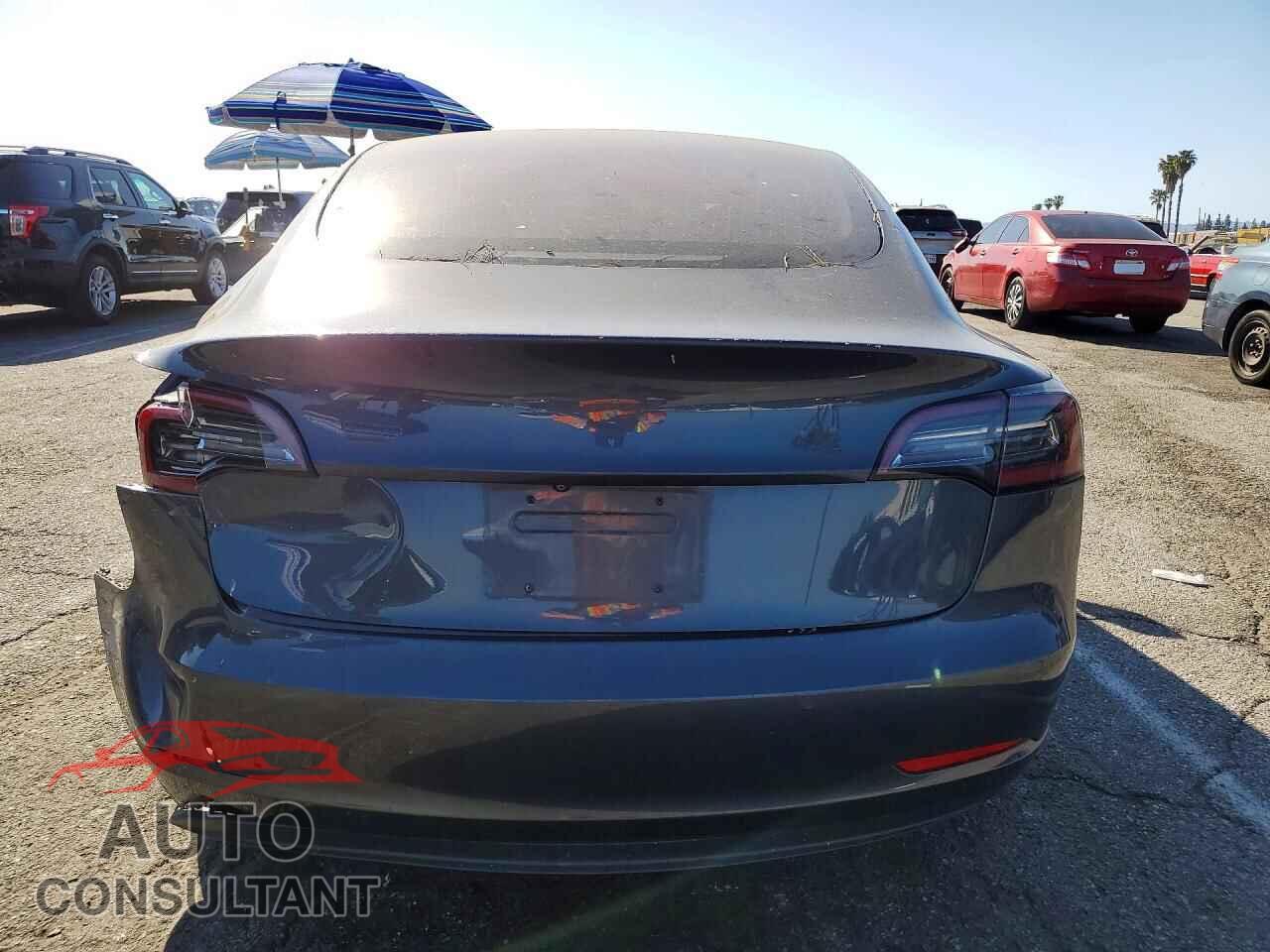 TESLA MODEL 3 2018 - 5YJ3E1EA0JF010892