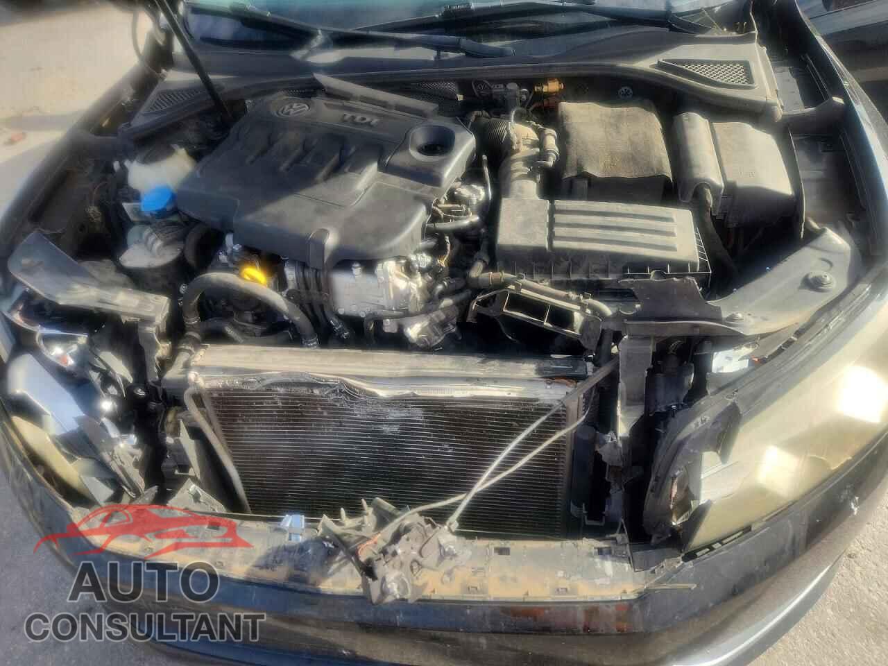 VOLKSWAGEN PASSAT 2015 - 1VWCV7A34FC064367