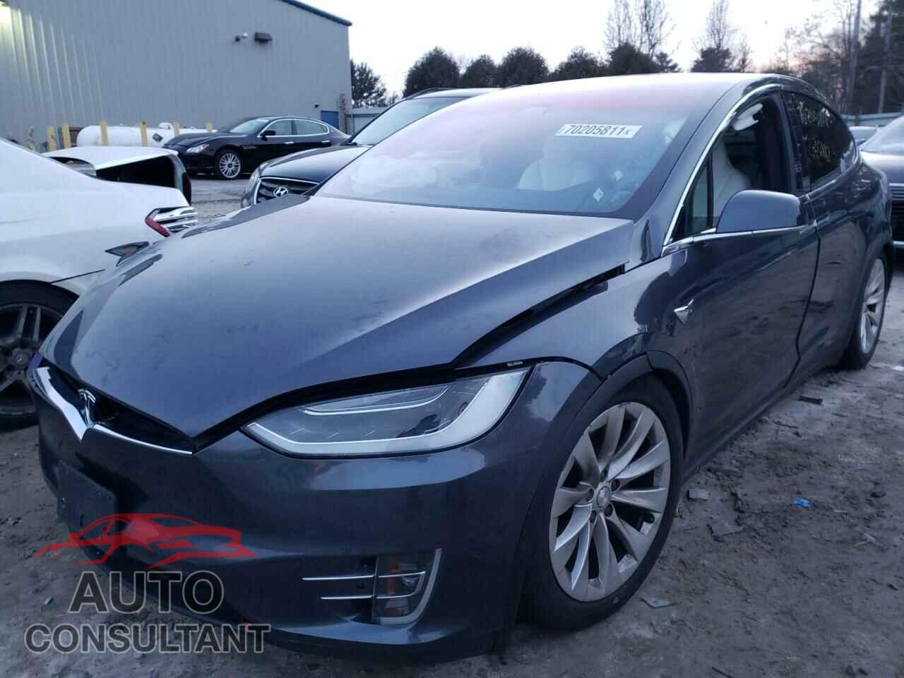 TESLA MODEL X 2018 - 5YJXCBE20JF138426