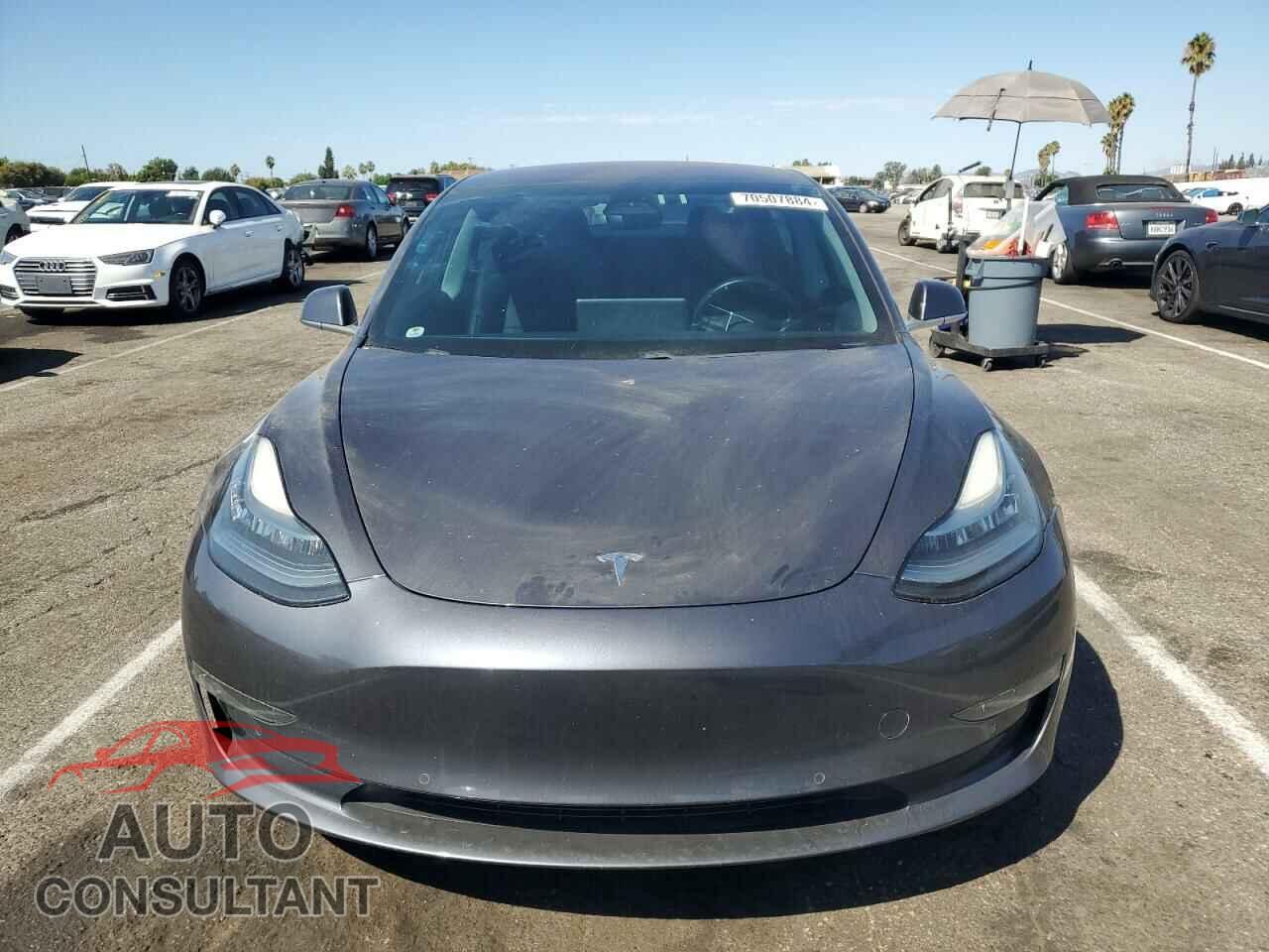 TESLA MODEL 3 2018 - 5YJ3E1EA6JF012047