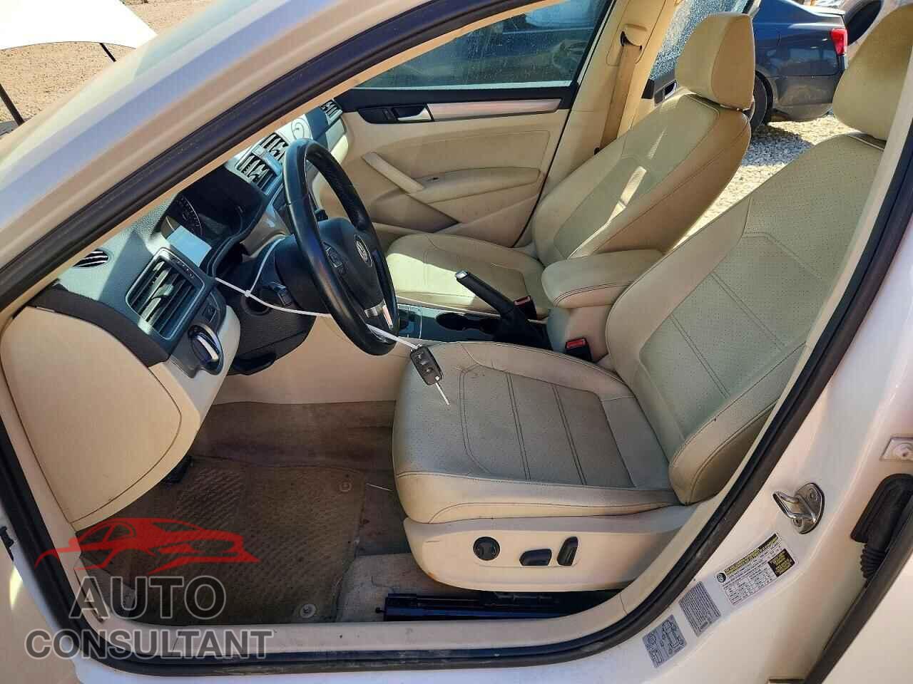 VOLKSWAGEN PASSAT 2015 - 1VWAT7A37FC061475