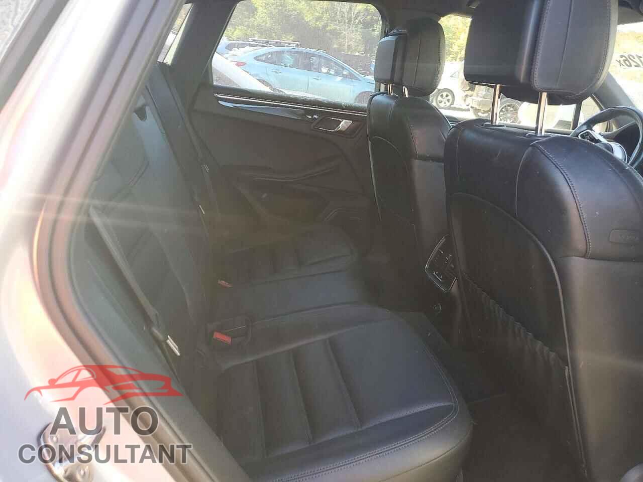 PORSCHE MACAN 2015 - WP1AB2A56FLB54965